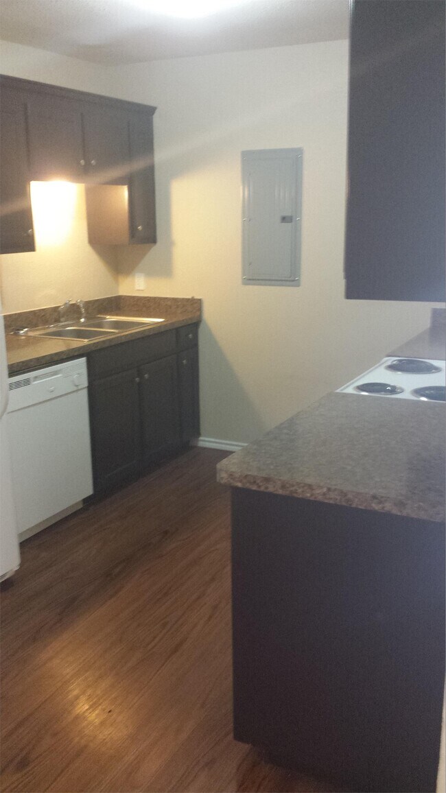 Building Photo - 308 Cooper St