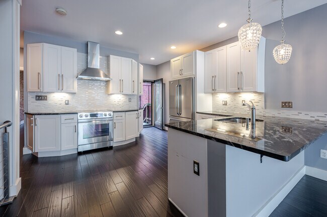 Foto del edificio - 3528 13th St NW