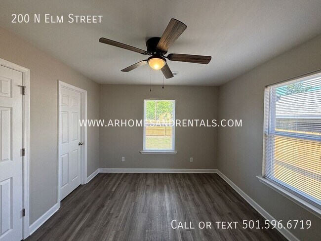 Building Photo - 200 N Elm St