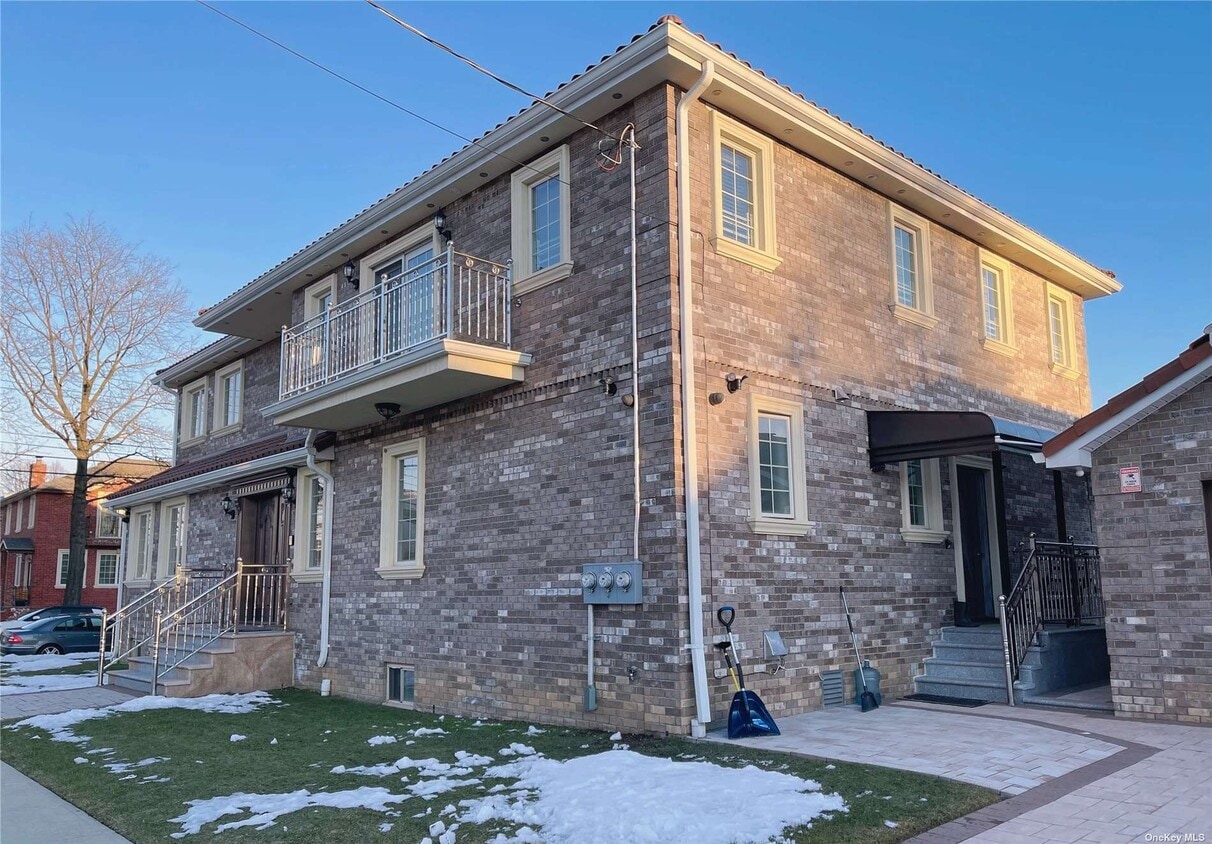 3604 215th Pl Unit 1, Queens, NY 11361 Room for Rent in Queens, NY