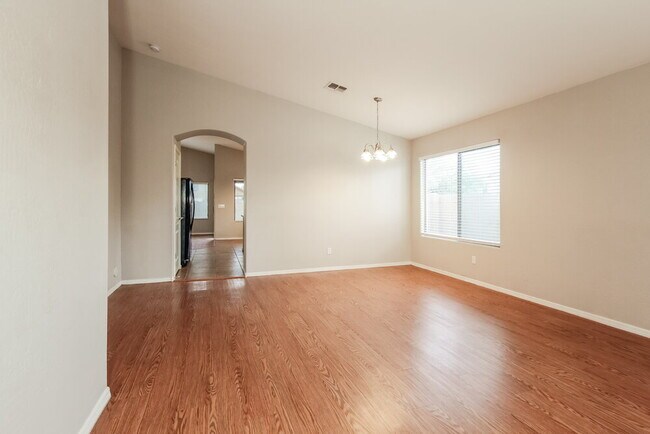 Foto del edificio - 25549 W Winslow Ave