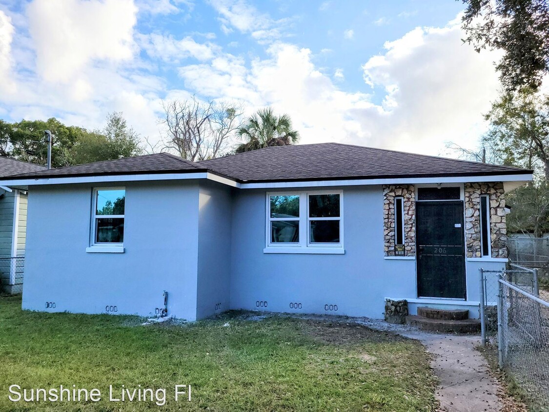 Primary Photo - 3 br, 1 bath House - 206 E 45th St