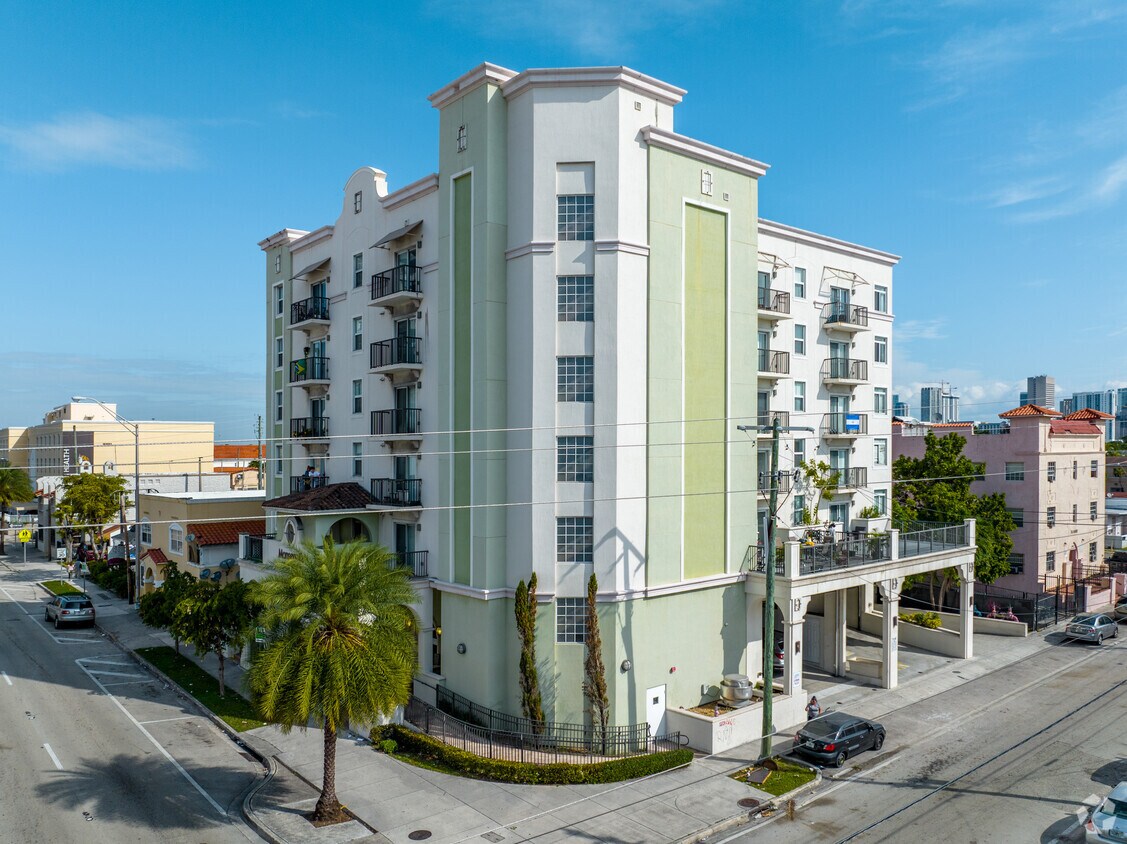 435 SW 12th Ave Miami, FL 33130 - Monserrate Apartments