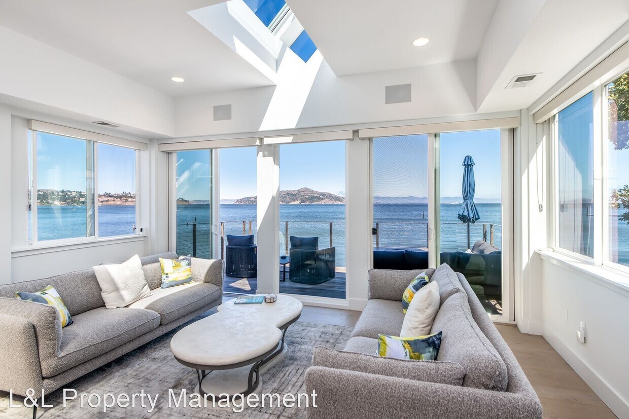 Primary Photo - 3 br, 2.5 bath House - 202 Valley Street #5