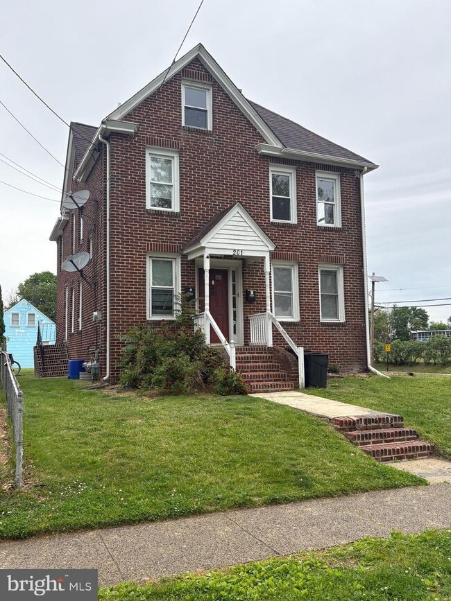 Building Photo - 201 Lincoln Ave