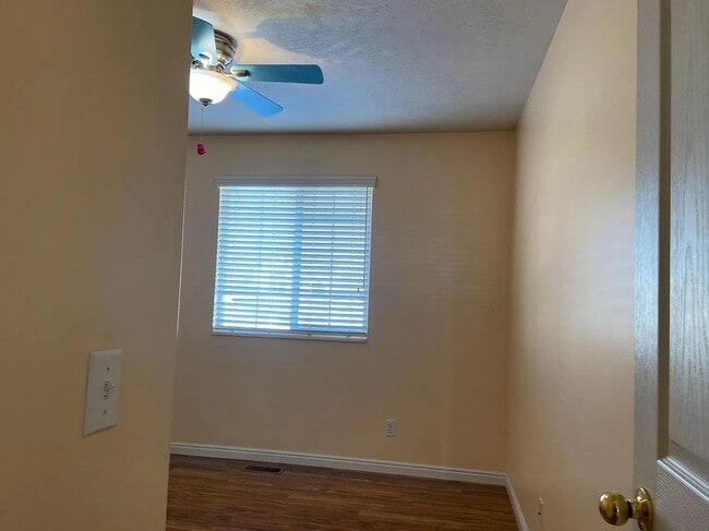 Building Photo - 1631 W Turin Dr