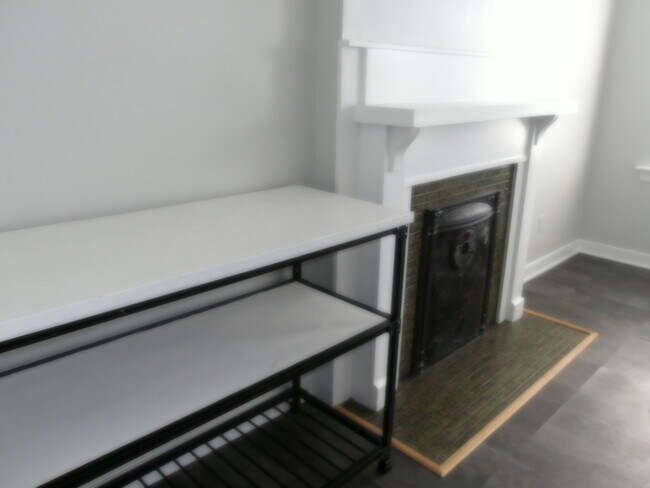 Kitchen - 2411 W Main St Apartments