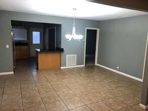 Building Photo - 415 Central Ave