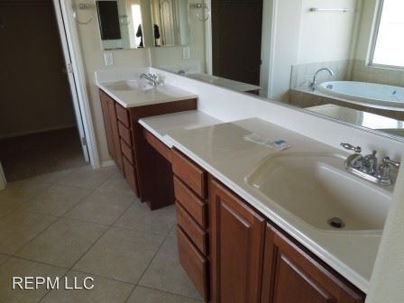 Building Photo - 10814 Drake Ridge Ave