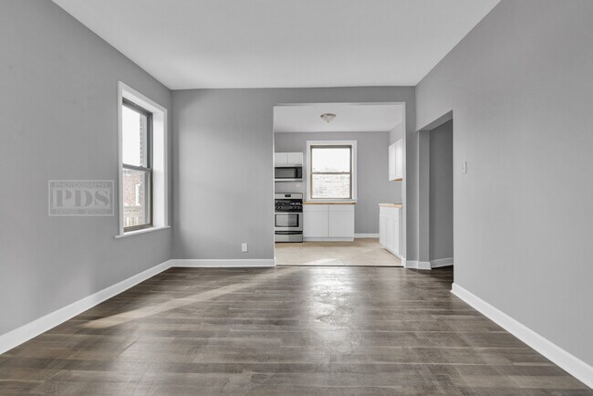 Building Photo - 828 Hyde Park E Blvd