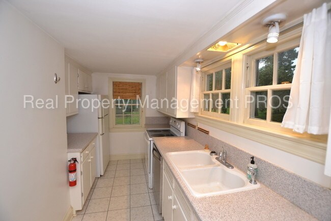 Building Photo - 17865 Leeland Orchard Rd