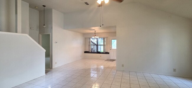Building Photo - Towne Lake - Amazing Lake Views!