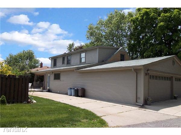 Building Photo - 5730 N Melborn St