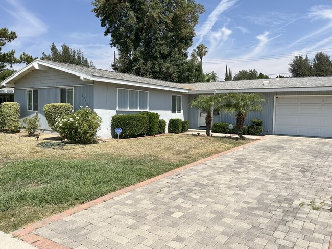 Building Photo - 22309 Valerio St