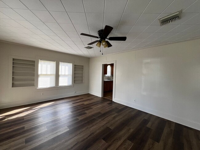 Foto del edificio - Two bedroom, One Bathroom , near UL