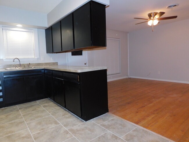 Building Photo - 2500 Morningside Dr