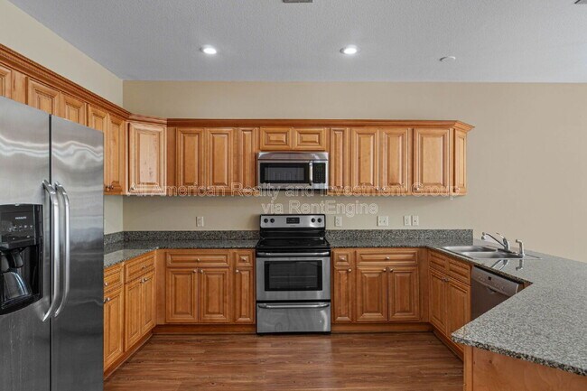 Foto del edificio - 511 Arbor Lake Dr