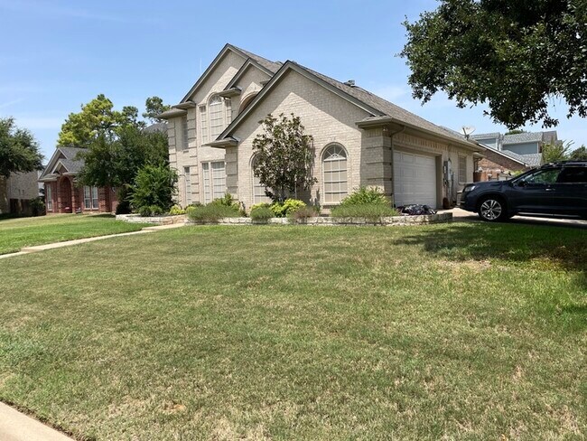 Building Photo - Stunning corner lot home with beautiful po...