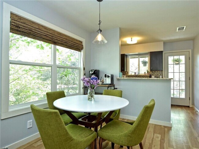 Foto del edificio - 1513 Travis Heights Blvd