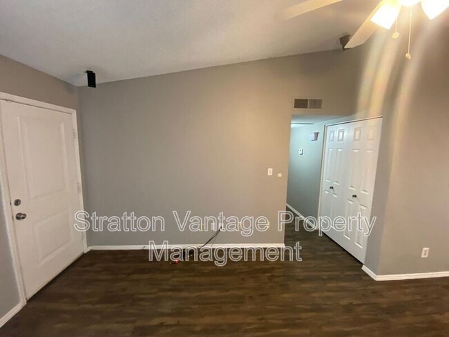 Building Photo - 1309 W Calle Tuberia