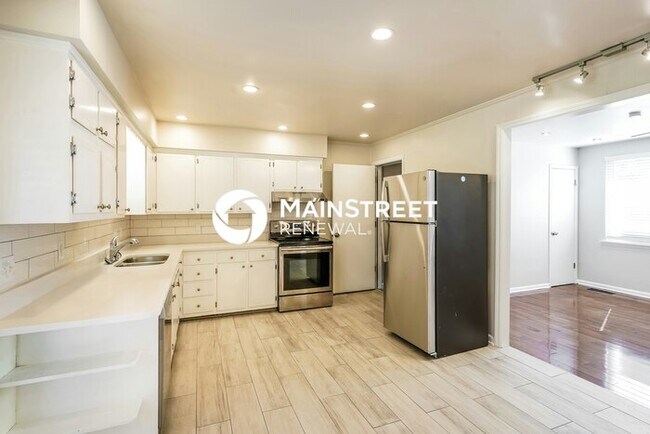 Foto del edificio - 4 Bedroom Pet-Friendly Home in NASHVILLE, TN with Main Street Renewal