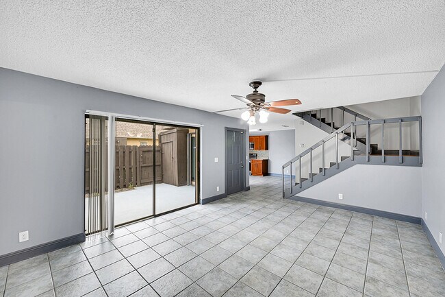 Foto del edificio - 1204 Waterview Cir
