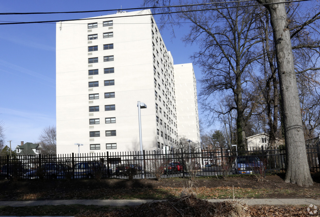 Foto del edificio - Plainfield Tower West