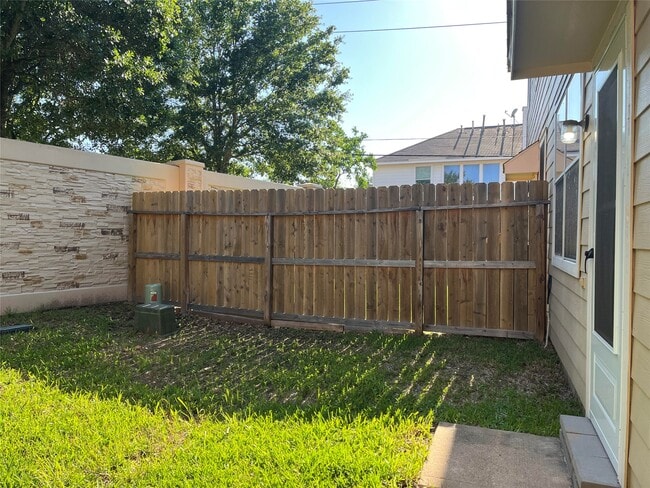 Building Photo - 16219 Sandy Path Ln