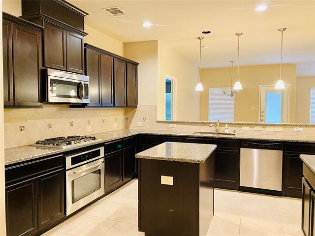 Building Photo - 213 Rugby Ln