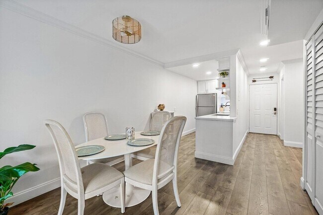 Foto del edificio - 421 N Cypress Dr