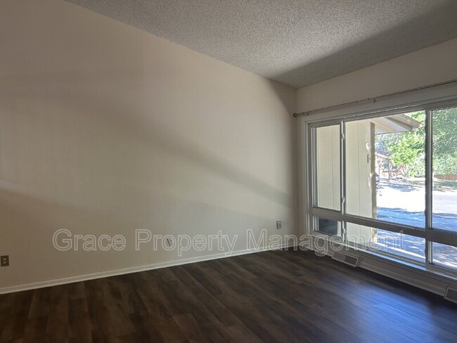 Photo - 10860 Stuart Cir House