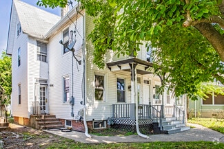 Building Photo - 113 8th St