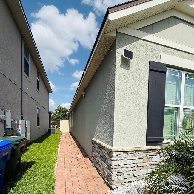 Building Photo - 2290 Avian Loop