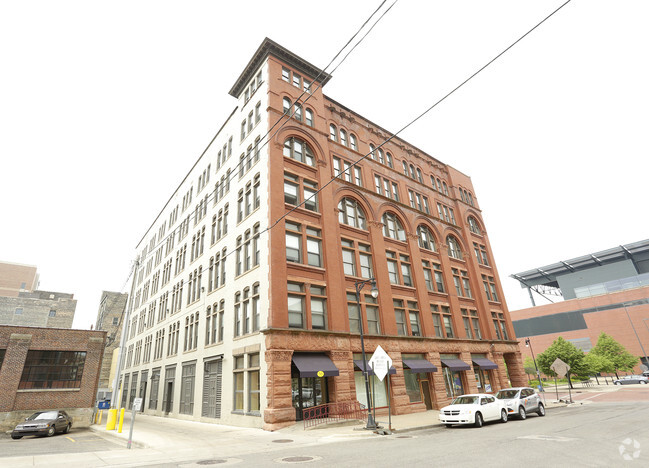 Building Photo - Elmdale Apartments