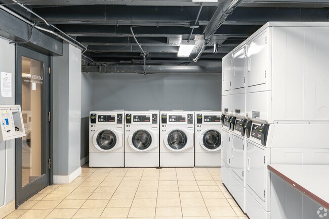 Foto del edificio - 901 W Argyle St