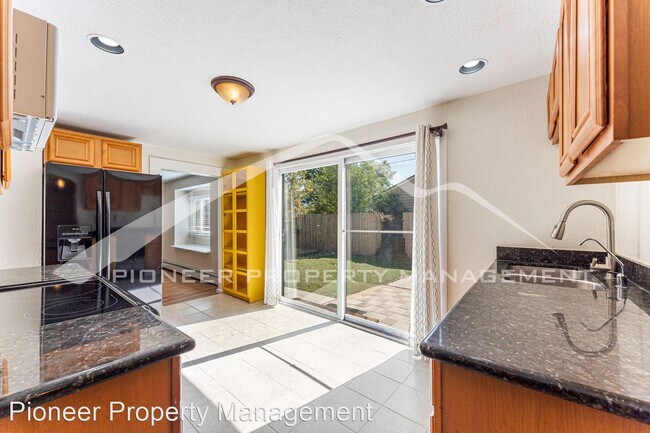 Building Photo - 3 br, 1 bath House - 2789 Chase St