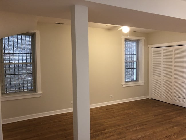 Dining Room - 1018 W Roscoe St