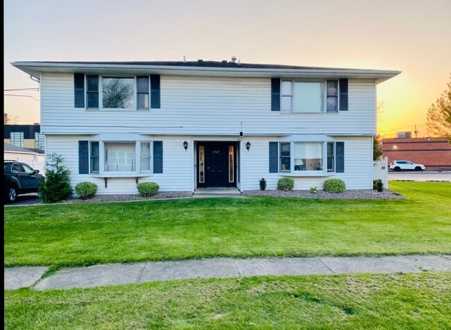 Building Photo - 1365 Pierce Ave