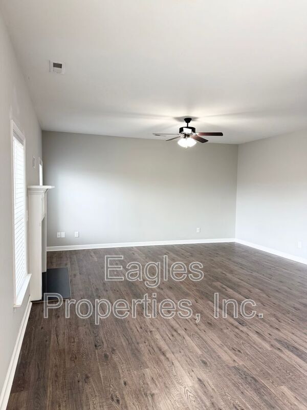 Foto del edificio - 209 Weeping Willow Dr