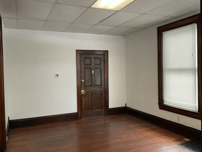 Building Photo - 623 W Washington Blvd