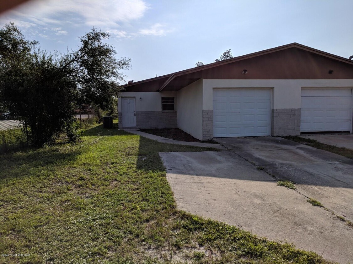 Primary Photo - 1897 Guava Ave