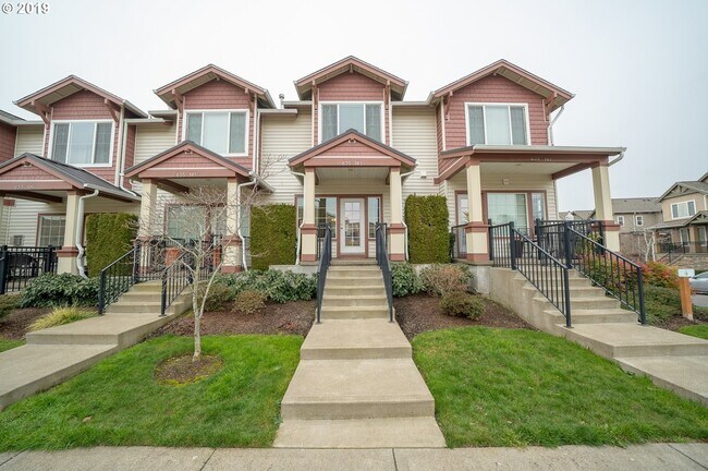 Front Exterior - 635 NW 118th Ave