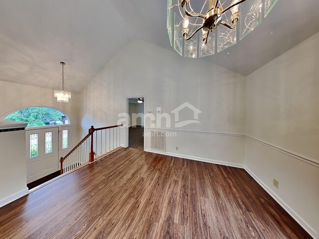 Foto del edificio - 307 Briarwood Ln