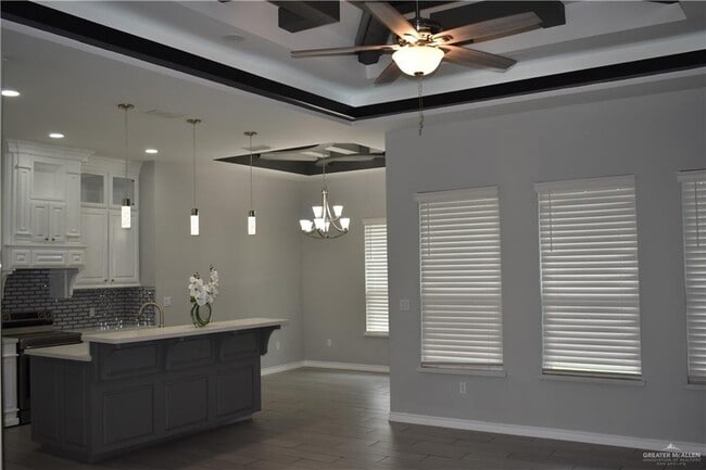 Building Photo - 1302 Playa Dr