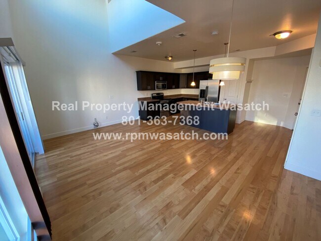 Foto del edificio - Modern 2 bed, 1 bath Townhome in Daybreak