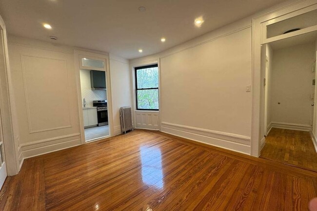 Building Photo - 31 E 127th St