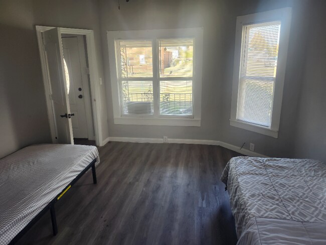 Foto del edificio - 714 E Lamar St