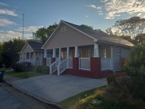 Building Photo - 730 N Holly St