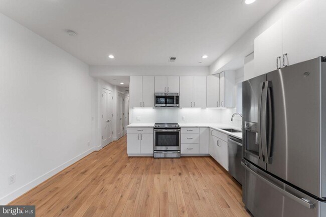 Foto del edificio - 2217 40th Pl NW