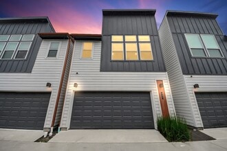 Building Photo - 627 Emile St